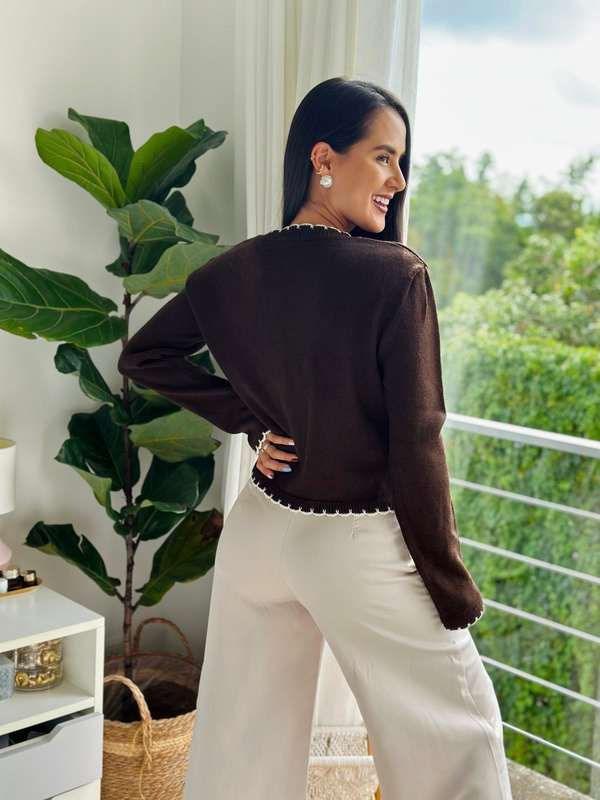 Sweater moka cafe vean los bordados · vista 2