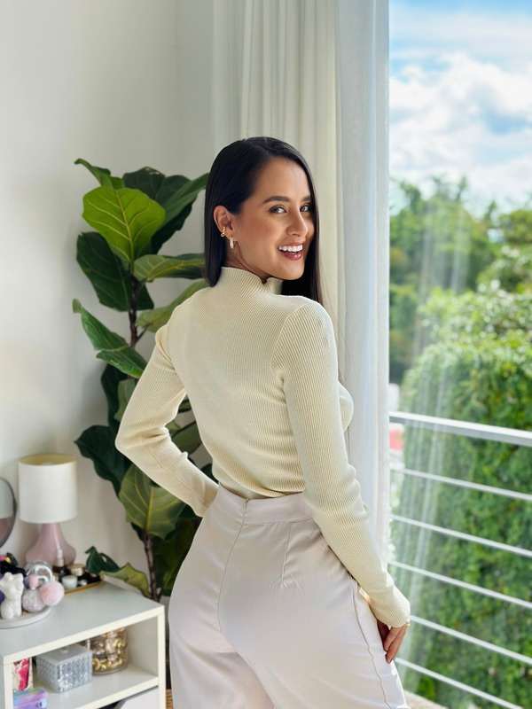 Sweater amarillo pastel nos encanta tela super · vista 2